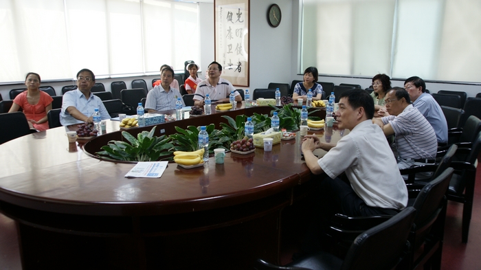 2010年9月15日上海商投集團(tuán)王董、沈董蒞臨我院參觀！